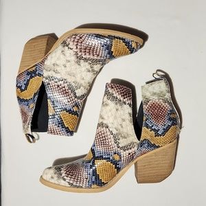 ARider Girl faux snakeskin ankle boots SZ 6